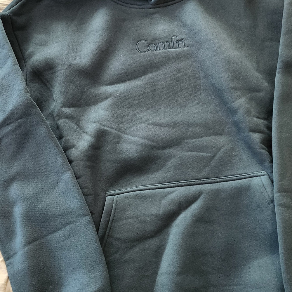 Comfrt Signature Hoodie With Front Pockets Unisex Size Medium  Pine green
